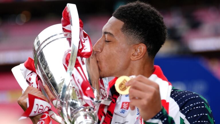 Sunderland Stun Fans with Borussia Dortmund’s Jaw-Dropping Record-Breaking Bid for Jobe Bellingham!
