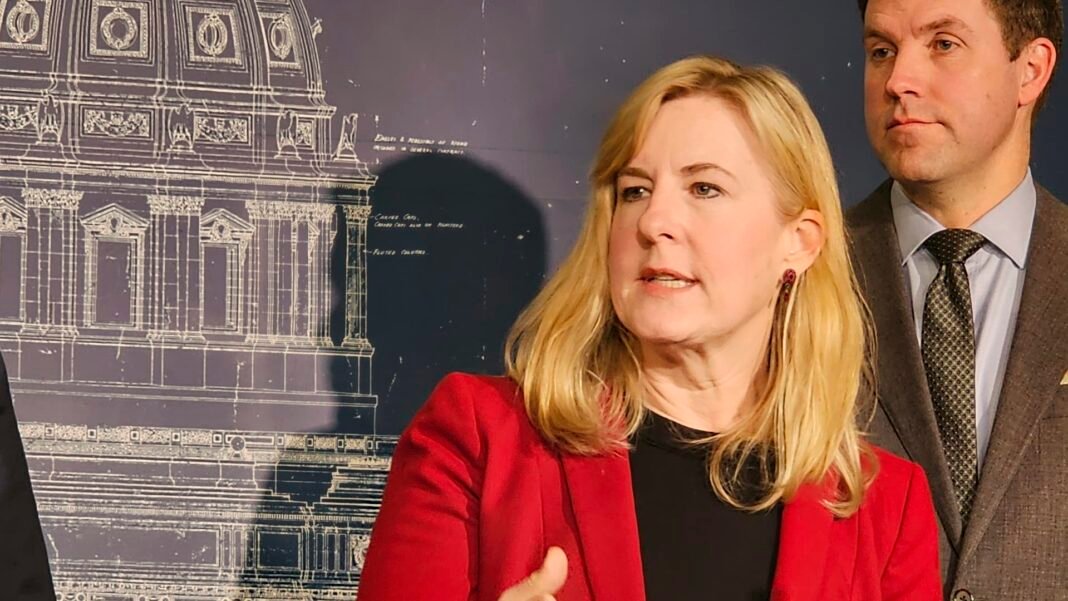 Sen. Klobuchar mourns assassinated Minnesota Democrat Melissa Hortman as manhunt continues