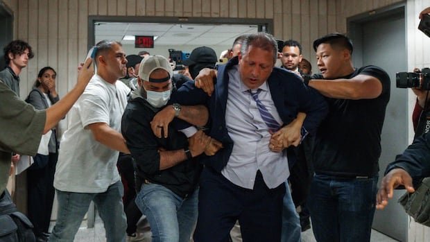 NYC comptroller, mayoral candidate arrested by federal agents at immigration court