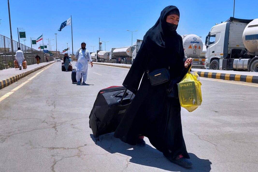 Mass Exodus: Pakistanis Flee Iran Amid Escalating Israel-Iran Conflict and Border Closure