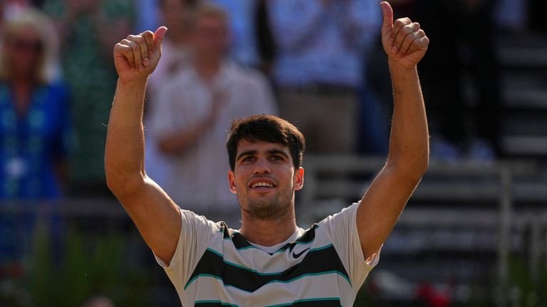 Carlos Alcaraz celebrates victory at Queen's club