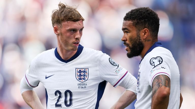 Cole Palmer and Reece James preparing during England's match
