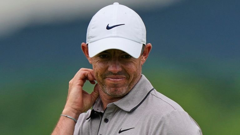 Rory McIlroy reacts after missing putt during US Open third round