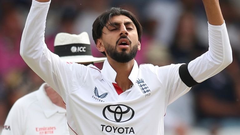 Shoaib Bashir bowling during England vs India test match