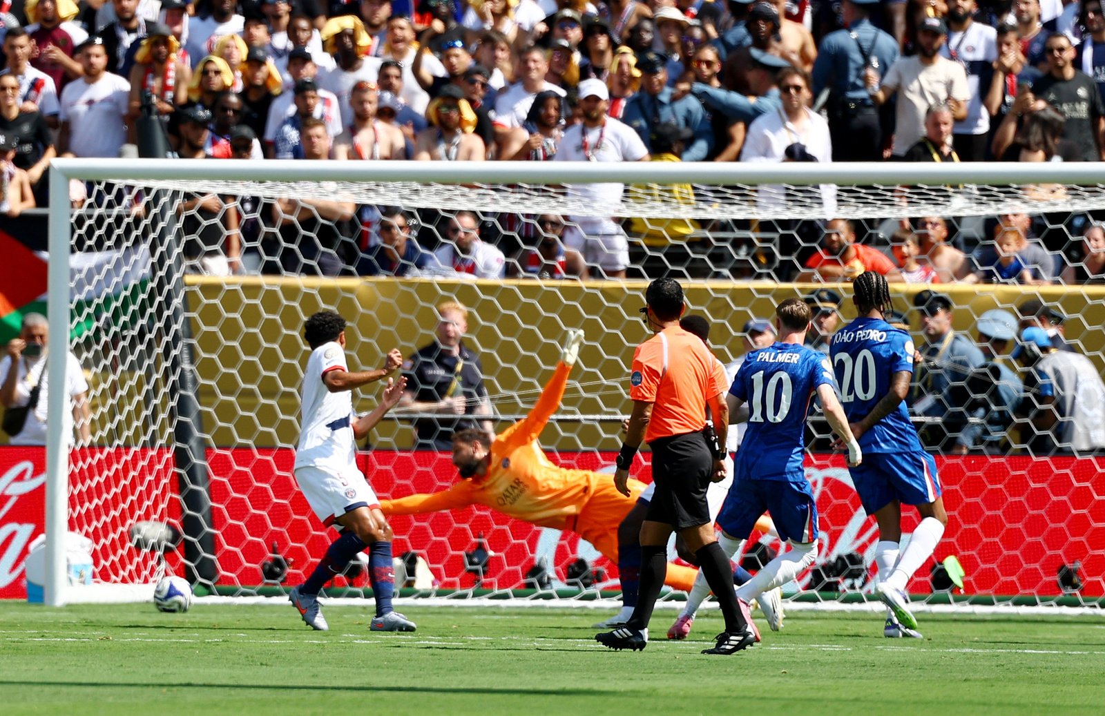 Chelsea's Cole palmer scoring against Paris Saint-Germain