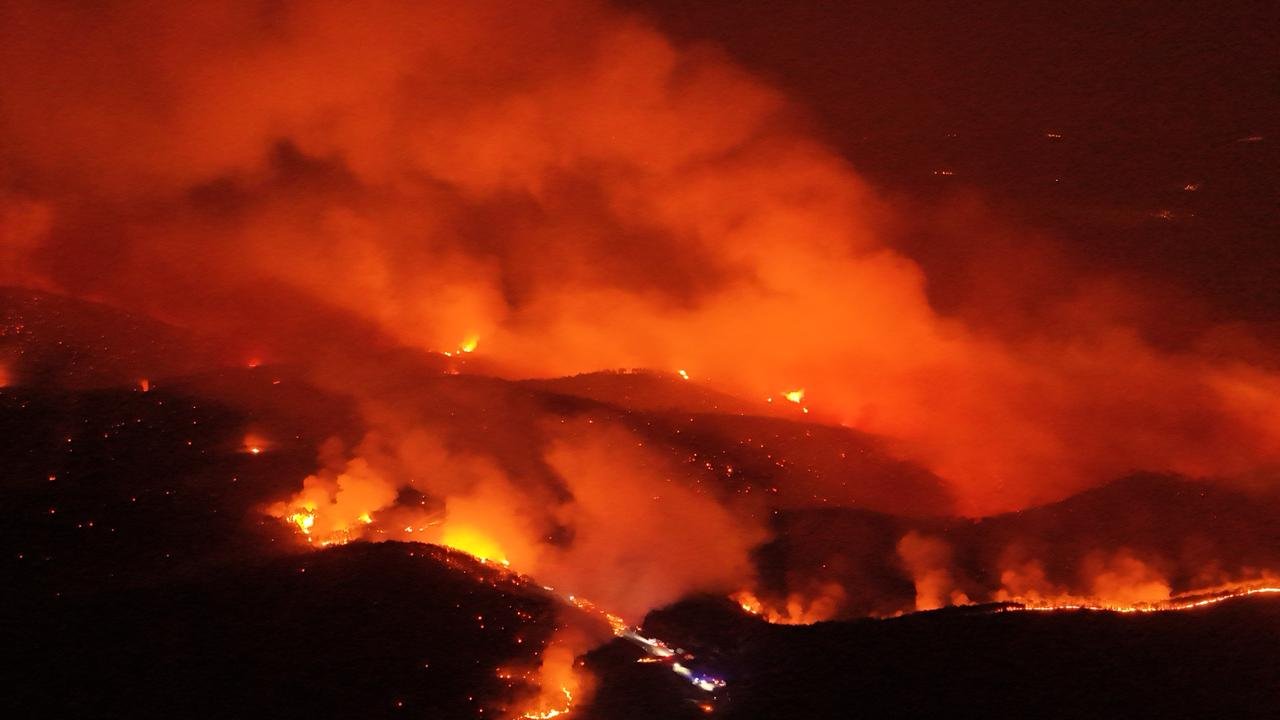 flames rise as wildfire reignites in orhaneli district near Bursa