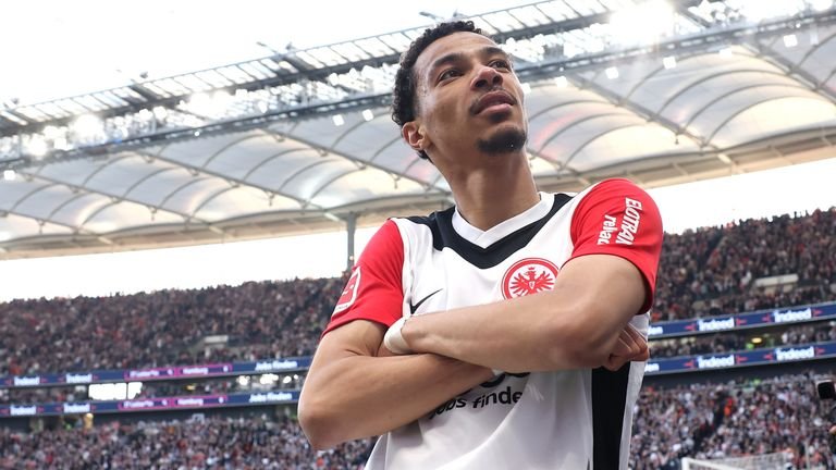 Hugo Ekitike celebrating goal with eintracht Frankfurt