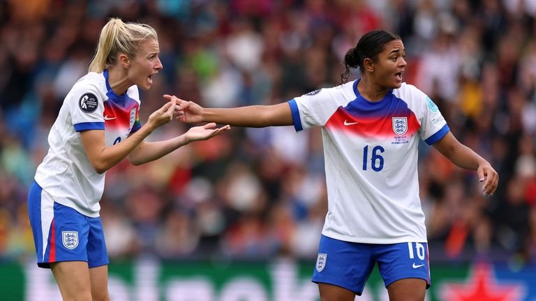 Jess Carter defending with Leah Williamson during Euro 2025 final