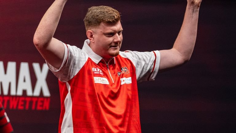 Niko Springer averaged over 100 against Stephen Bunting