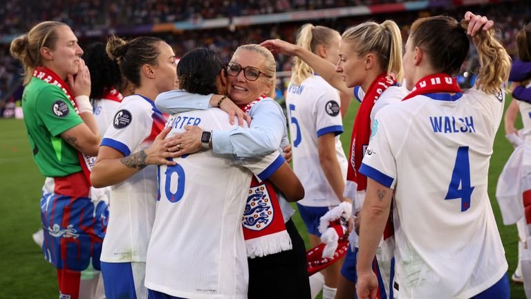 Sarina wiegman showing confidence in Jess carter before Euro final