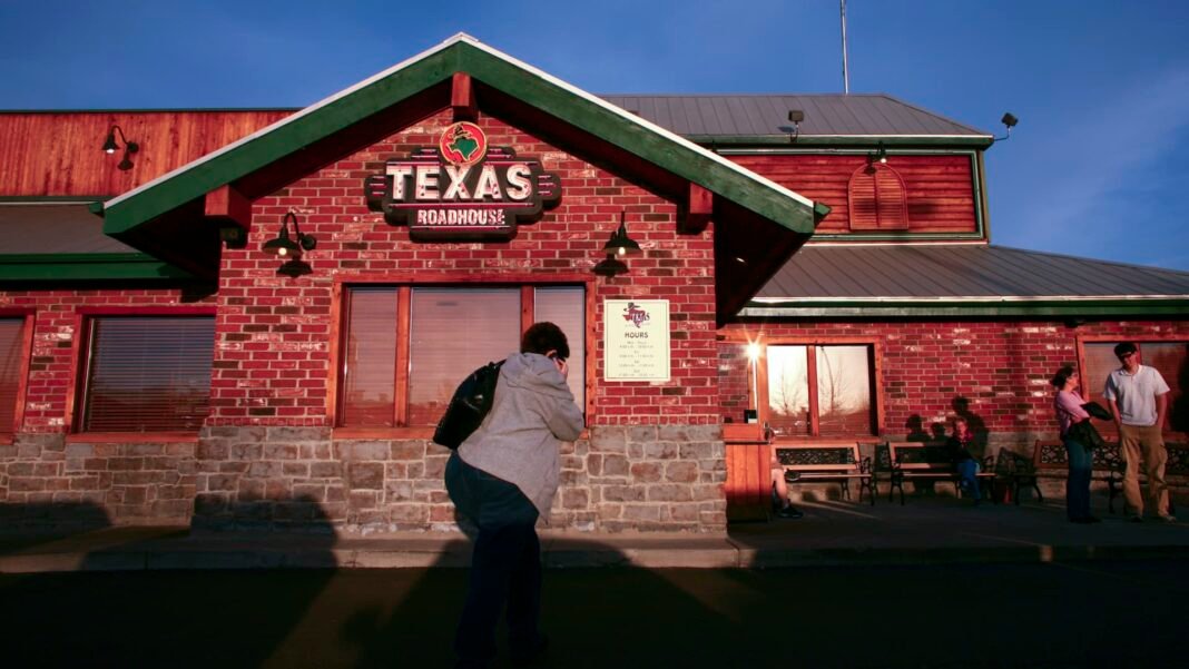 Texas Roadhouse’s mixed results capture the conundrum this stock has become