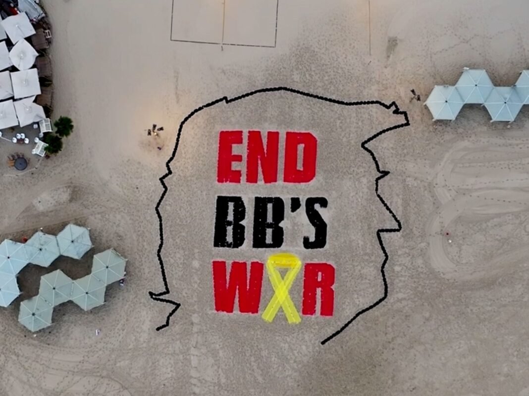 Giant Tel Aviv Beach Sign Boldly Demands Trump: ‘End BB’s War Now!