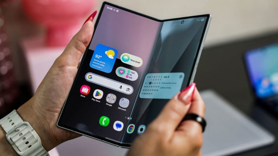 Samsung taking market share from Apple in U.S. as foldable phones gain momentum