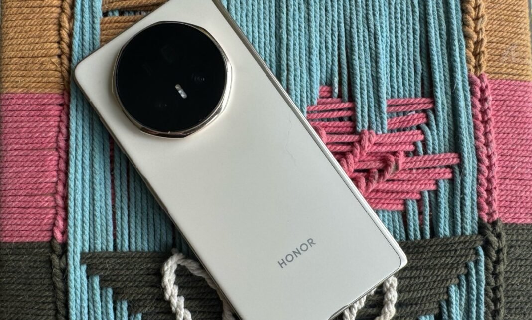 Experience Fun on the Go with Honor’s Sleek Magic V5 Foldable-No Bulky Camera Bump!