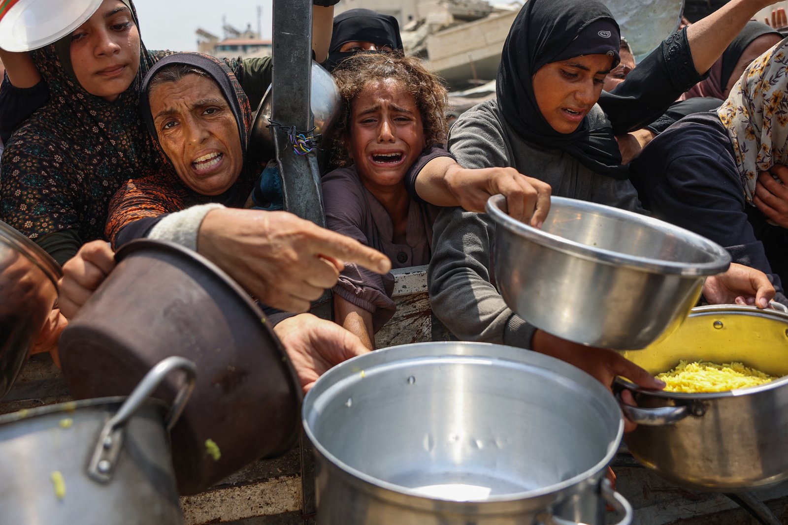 Palestinian child receiving food aid
