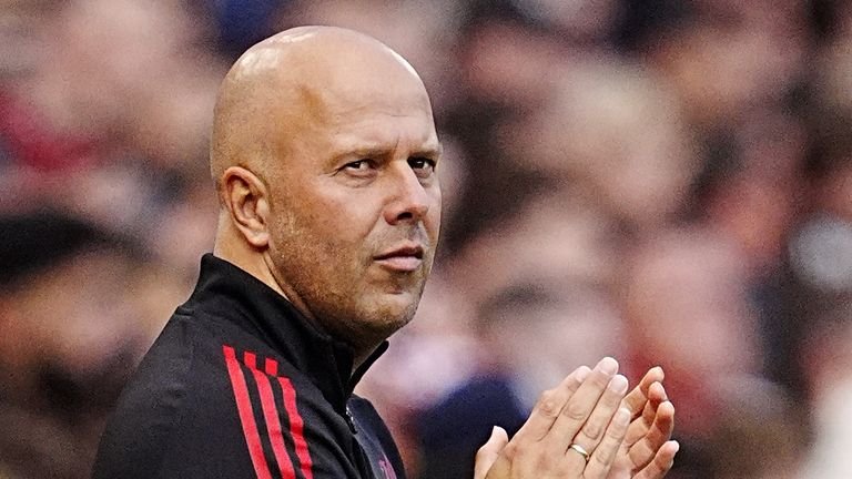 Arne Slot managing Liverpool during pre-season