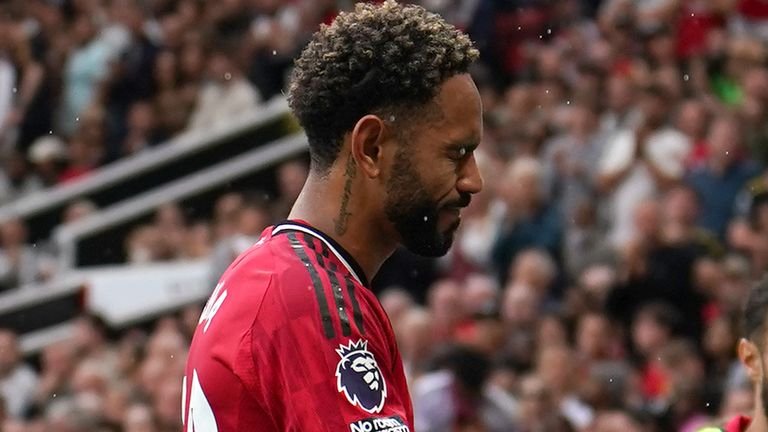 Matheus Cunha injured leaving pitch