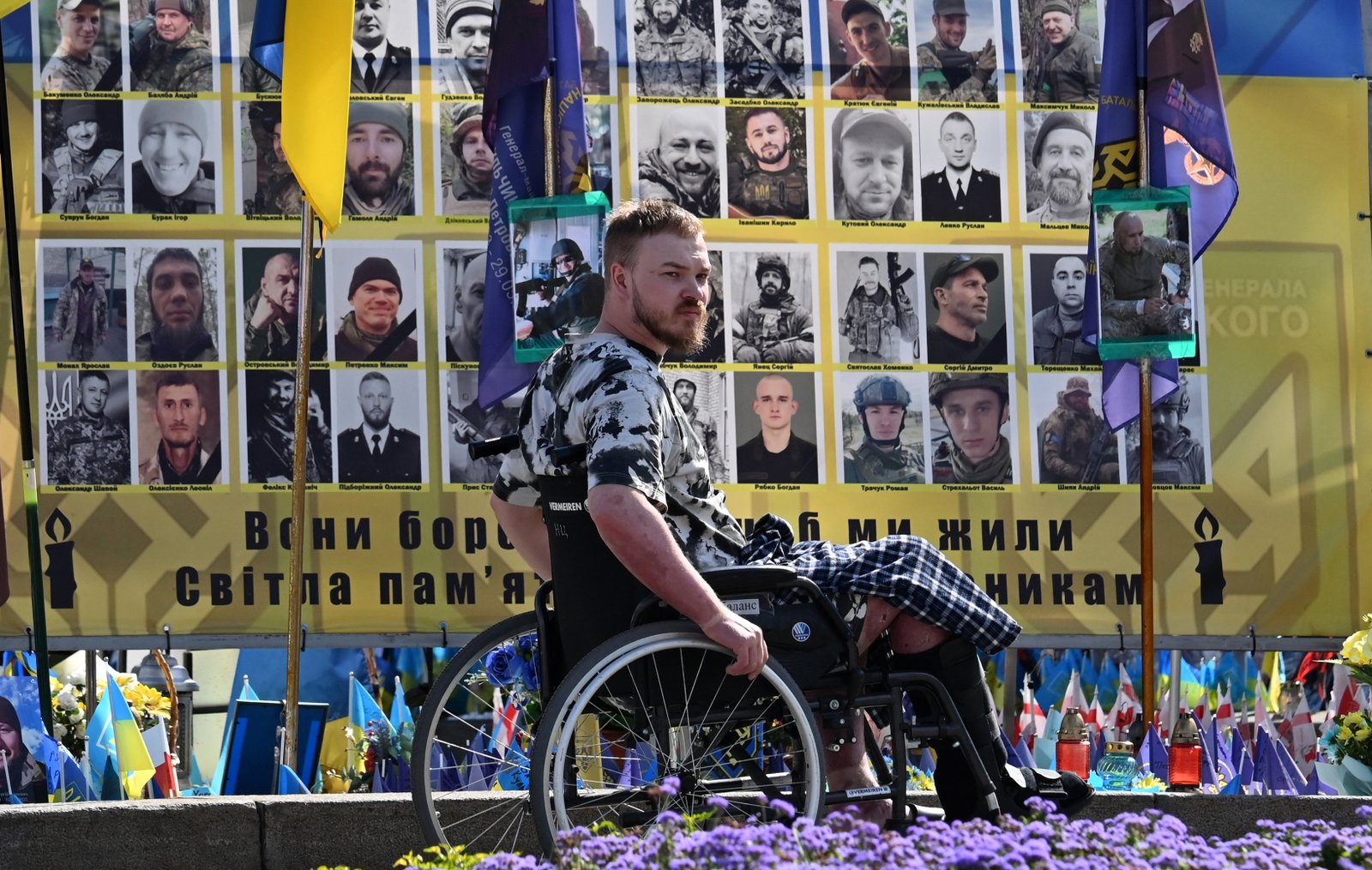 Injured Ukrainian soldier in wheelchair at Kyiv memorial for fallen troops