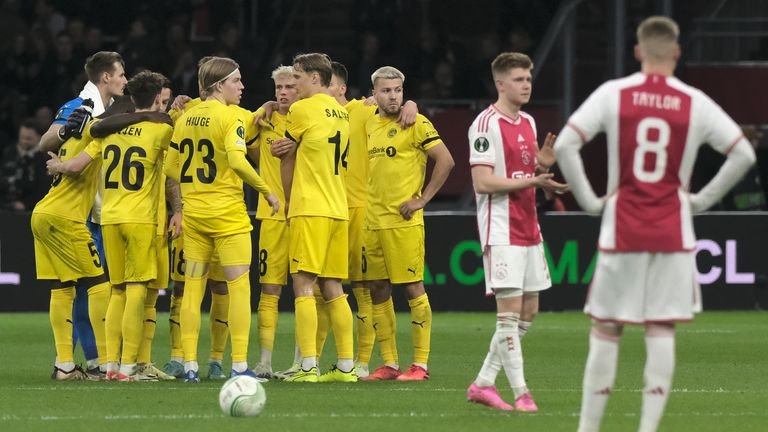'The ring' huddle after conceding​ goals at Bodo/Glimt