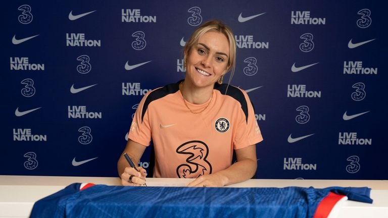 Ellie Carpenter posing for photo after signing with Chelsea