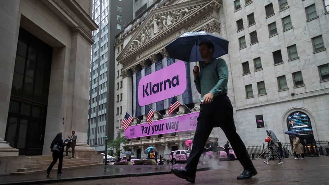 Here’s a more engaging version of the title:
**”Why More Startups Are Opting to Stay Private Longer by Tapping into Alternative Capital”**