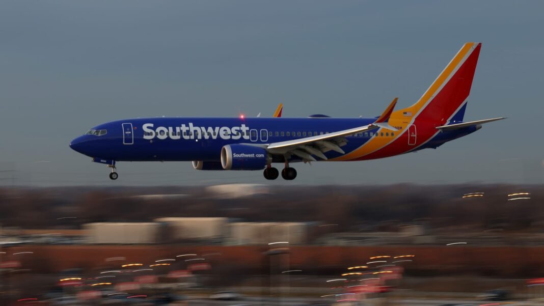 Southwest Soars Beyond Earnings Expectations, Eyes Record-Breaking Revenue Next Quarter!