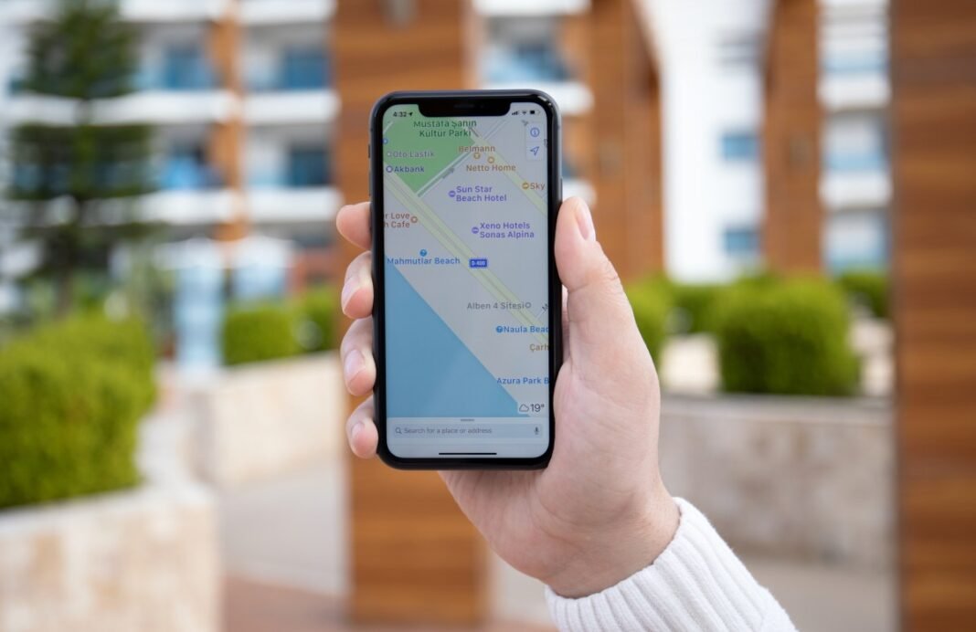 Ads might be coming to Apple Maps next year