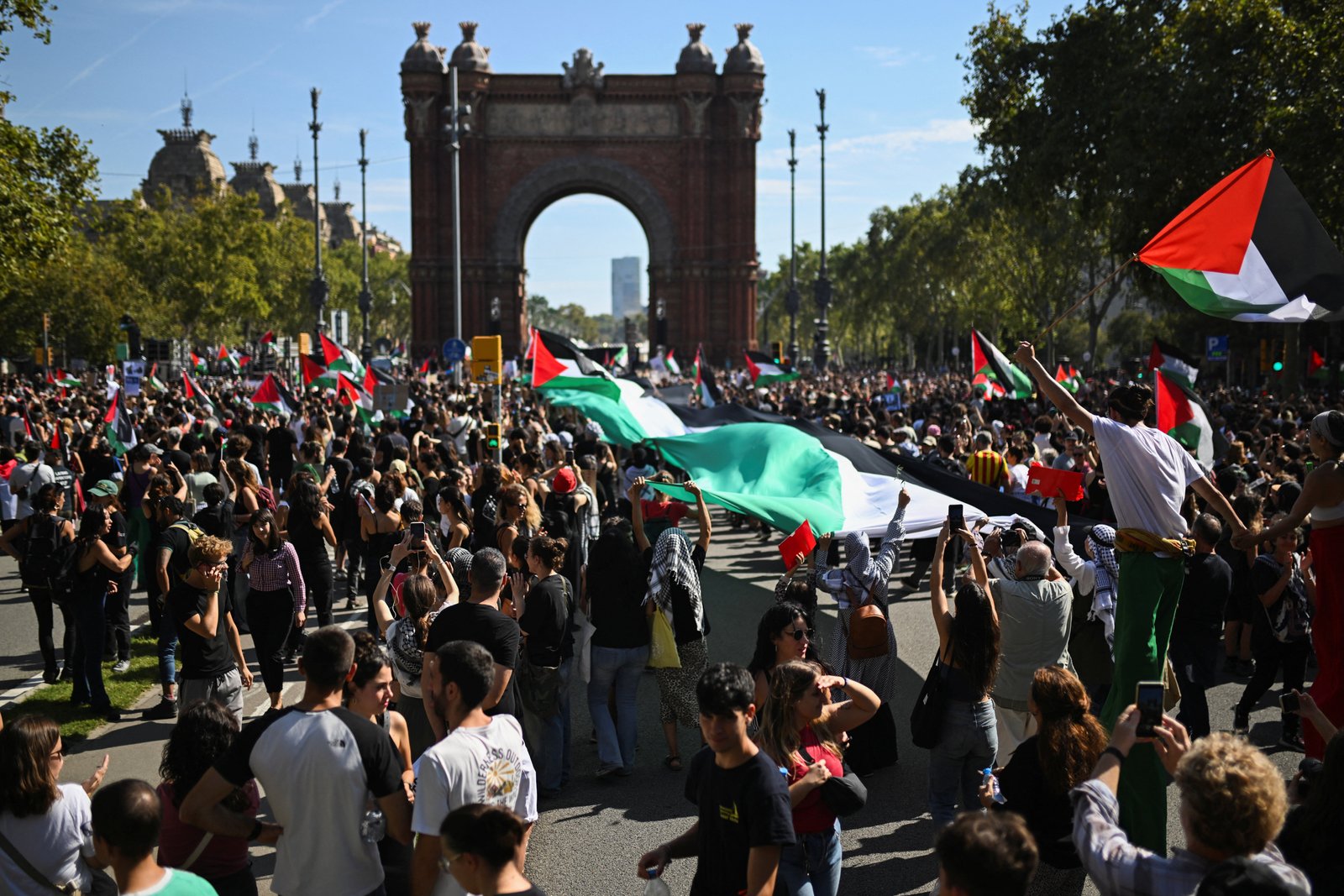 Pro-palestinian protestors gather at Barcelona rally