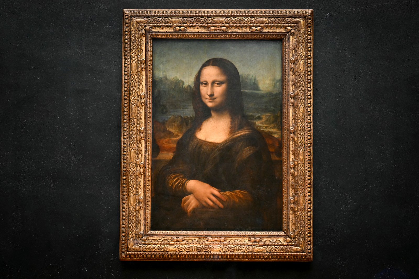 'La Joconde' (Mona Lisa) protected behind reinforced glass inside Louvre museum
