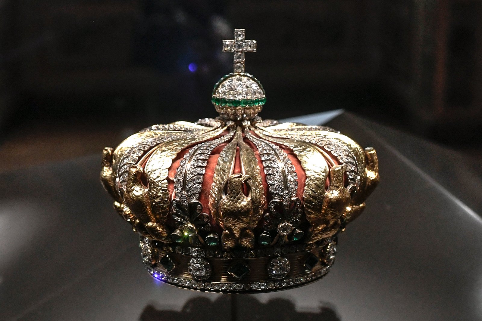 Empress Eugénie's diamond-and-emerald crown displayed at Apollo's Gallery