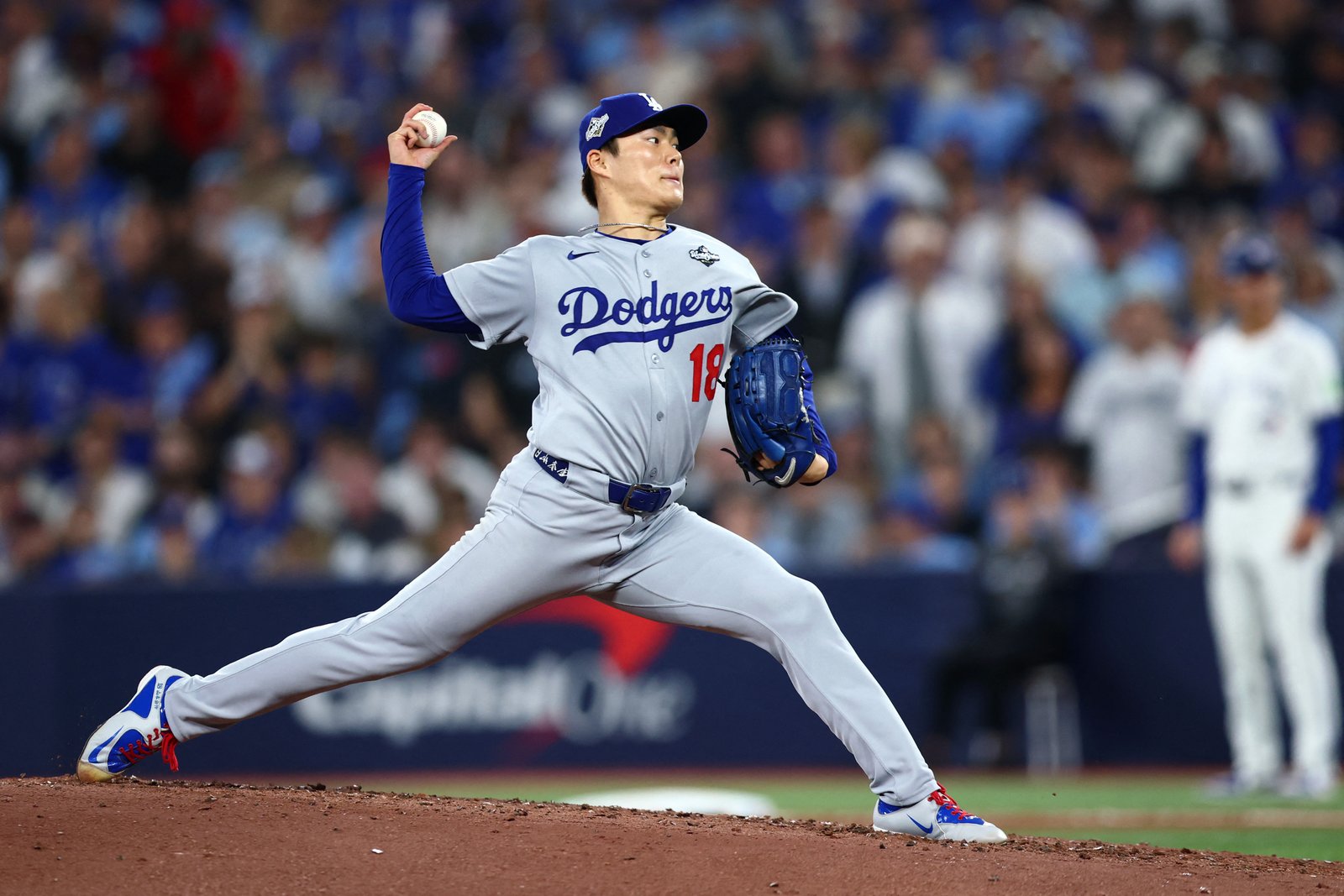 Yoshinobu Yamamoto delivering pitch