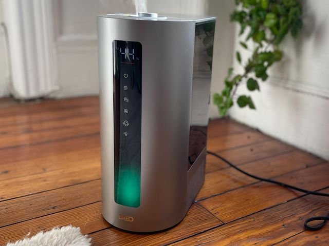 Dreo Smart Humidifier HM713S silver tall device
