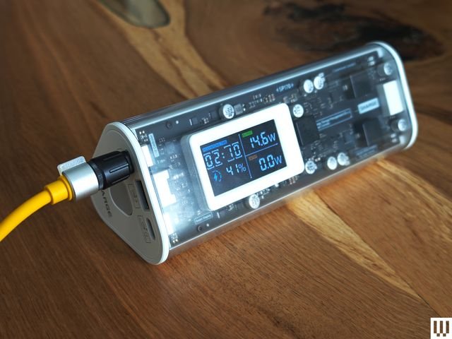 The ‌Shargeek 170 is a long tube-shaped device with clear‍ case that shows the internal pieces and​ has an‍ external facing screen.