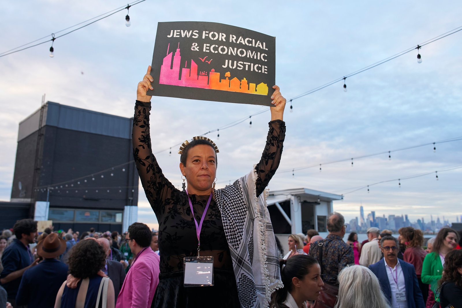 Zohran Mamdani engaging with supporters at Brooklyn synagogue