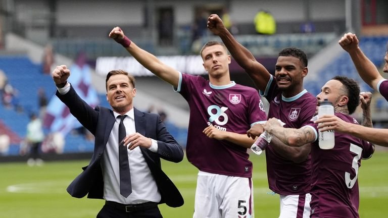 Burnley celebrate their 2-0 win against Sunderland