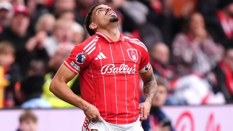 Morgan Gibbs White misses chance against Chelsea