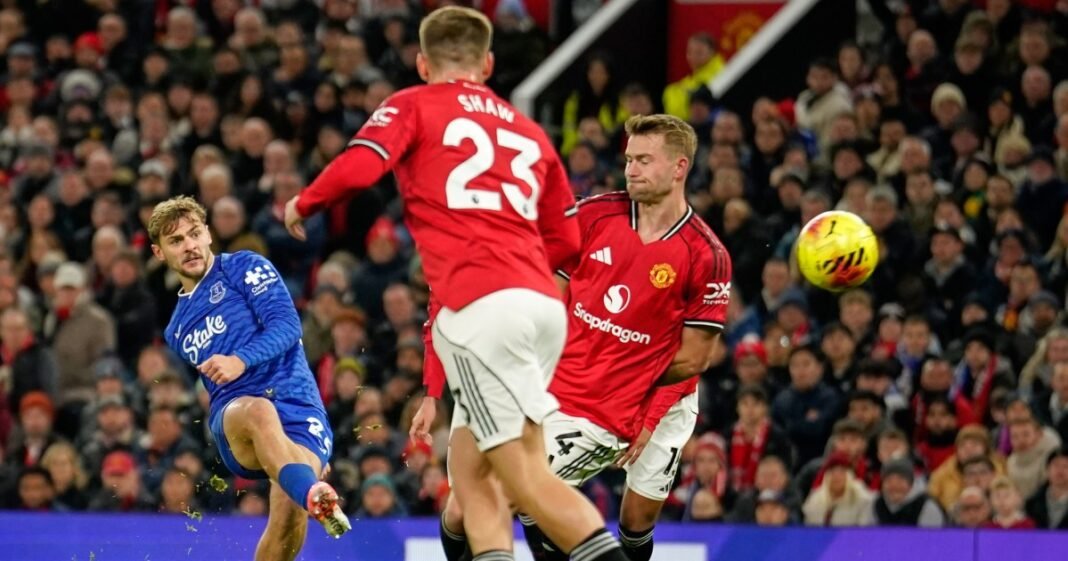 Everton Stun Man Utd with Victory Despite Gueye’s Shocking Red Card for Slapping Teammate