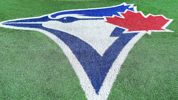 Blue Jays Logo Ignites Frenzy at Japan Boxing Match-MLB’s Approval Hanging in the Balance!