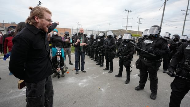 Inside Trump’s ‘Midway Blitz’: How Federal Troops Shook Chicago and Ignited a Fierce Citywide Stand