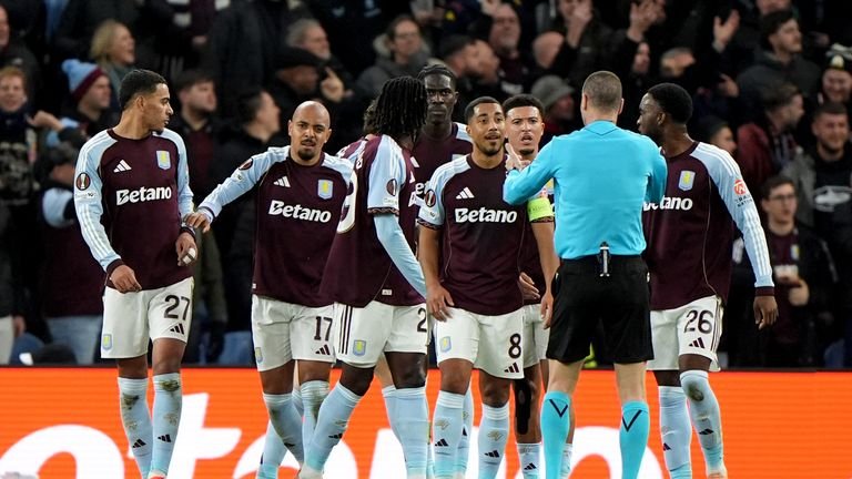 Aston Villa players discussing with referee after Donyell Malen was struck