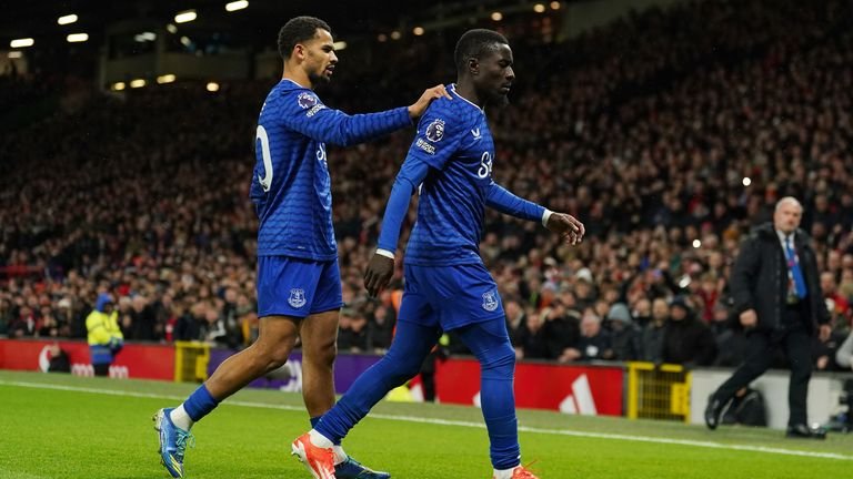 Ndiaye pushes gheuye down tunnel