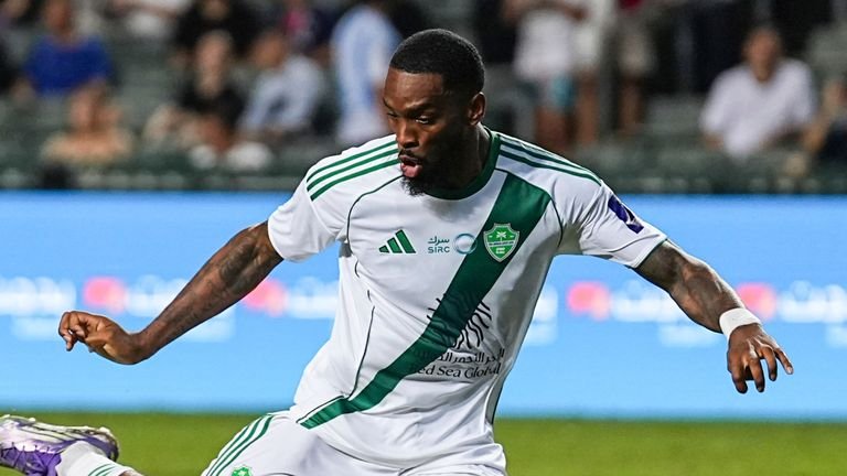 Ivan Toney shooting for Al Ahli during Saudi Super Cup semi-finals