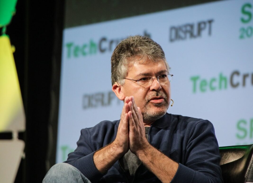 Apple Recruits AI Visionary from Google and Microsoft as John Giannandrea Steps Down