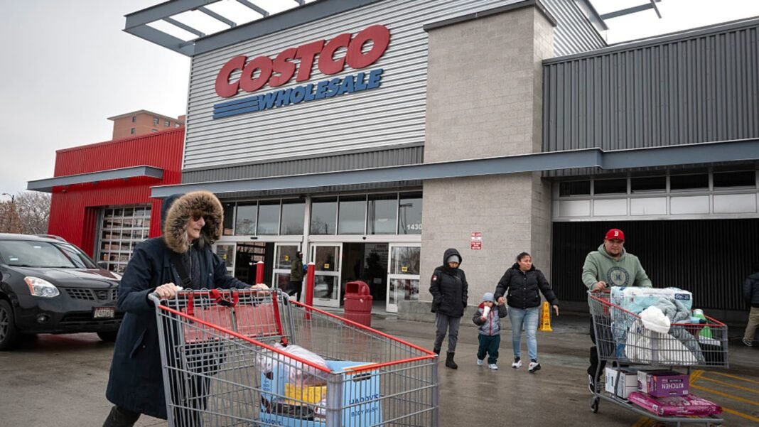 High cost of goods is causing consumers to spend less for the holidays, CNBC survey finds