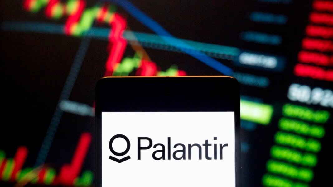 Wall Street Shrugs Off Palantir as Overpriced – Yet Retail Investors Are Betting Big!
