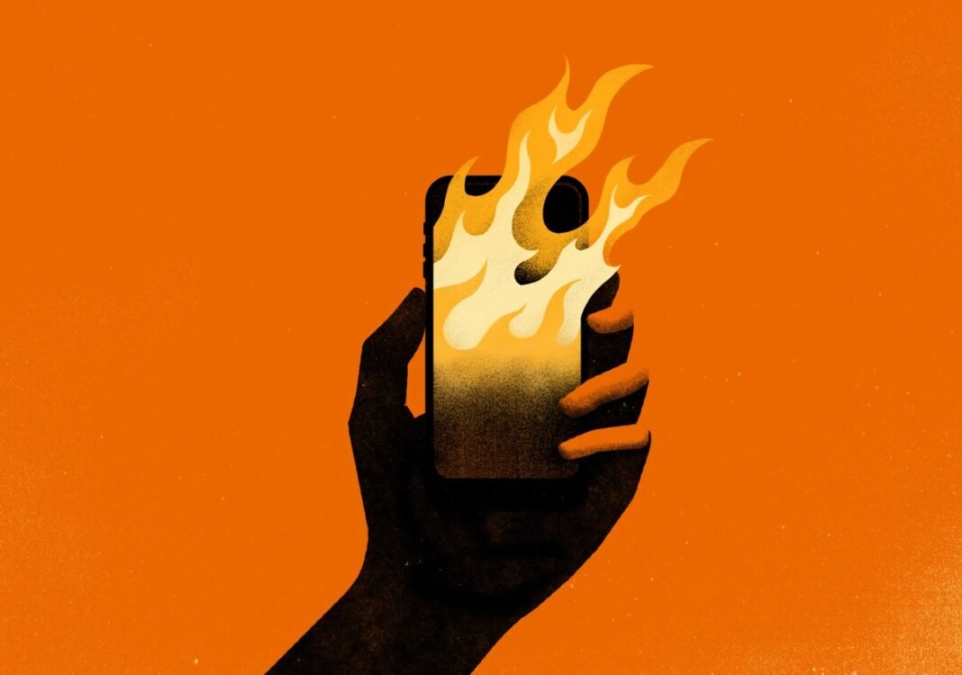 NY Governor Hochul Cracks Down: New Law Forces Social Media Giants to Warn Users About Addiction Risks