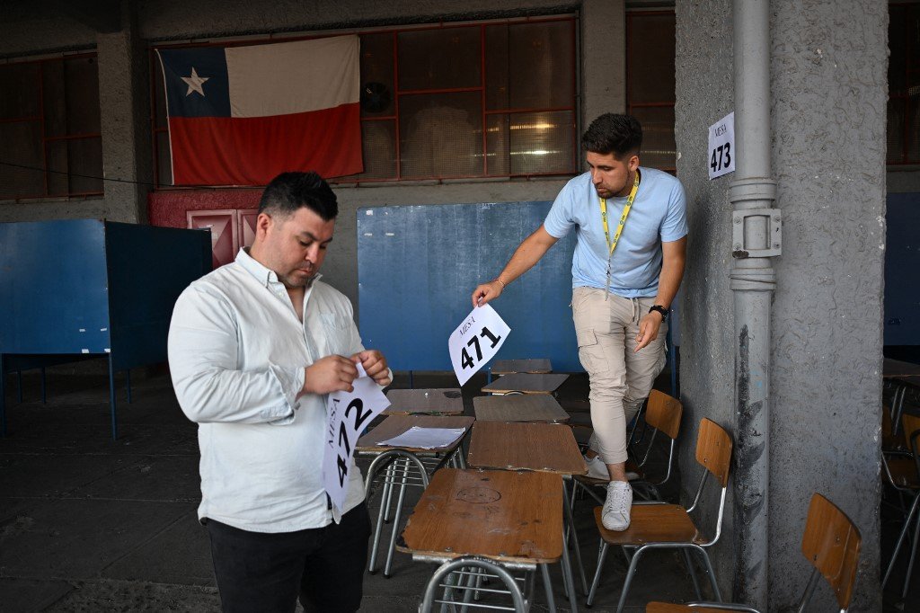 Polling station readiness ahead of presidential run-off in Santiago