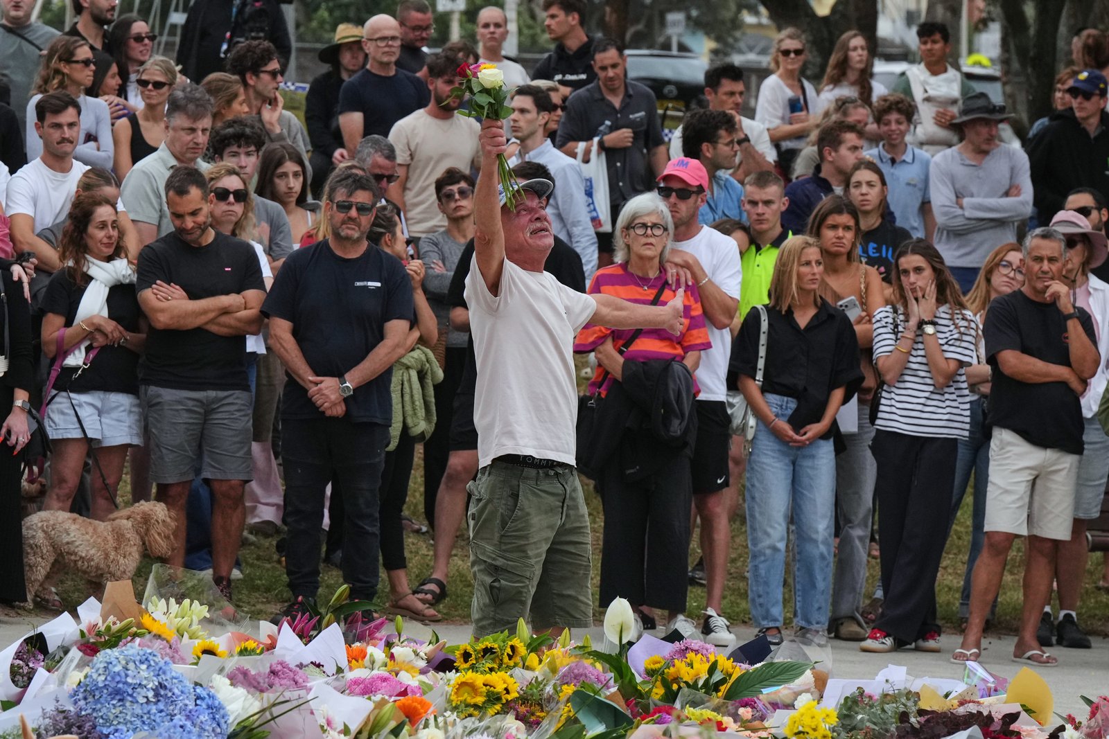 Memorial at Bondi Beach for shooting victims