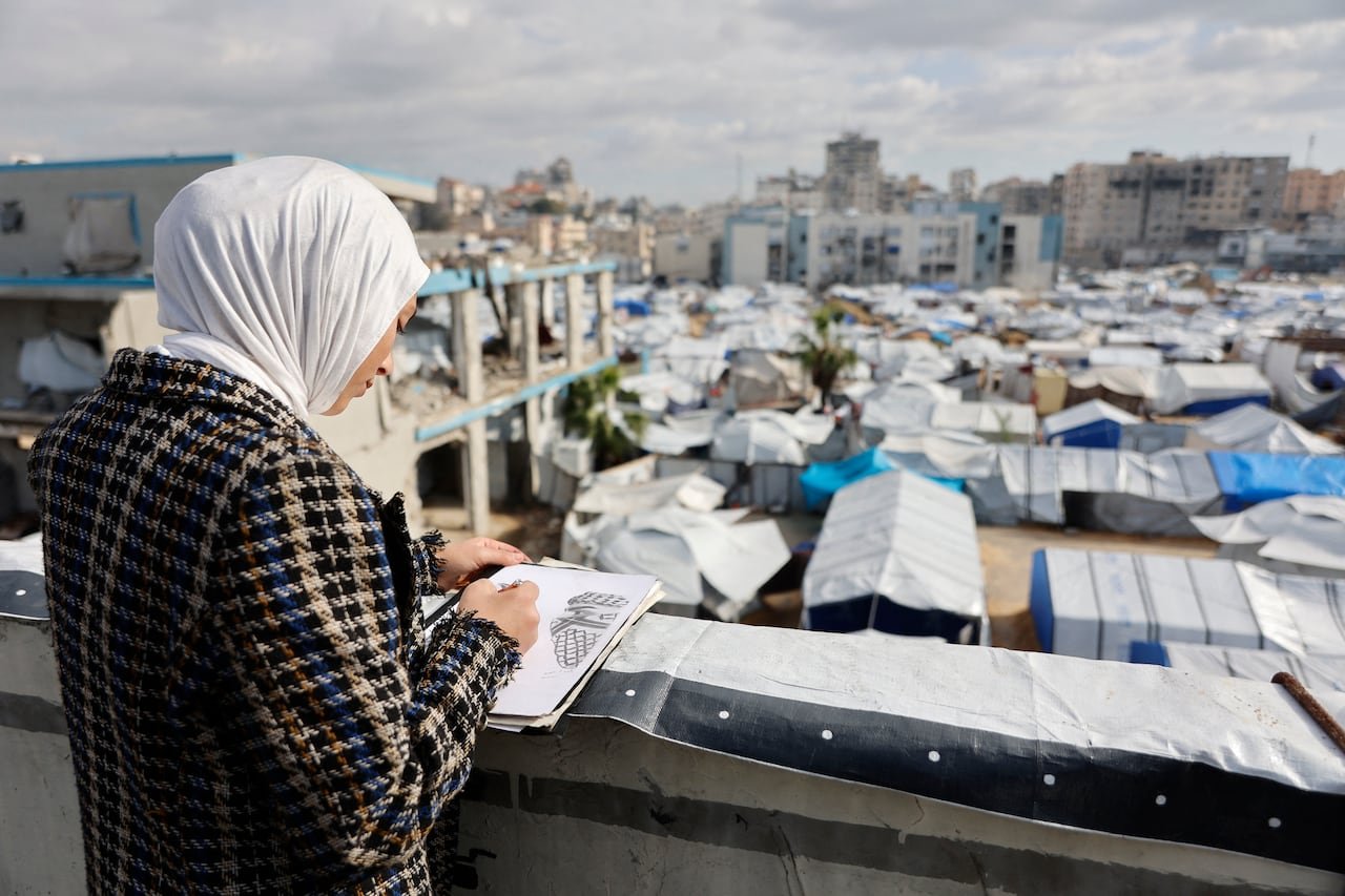 Displaced Palestinian girl drawing her refugee camp surroundings