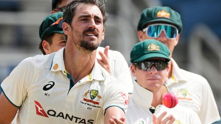 Mitchell Starc celebrating wicket